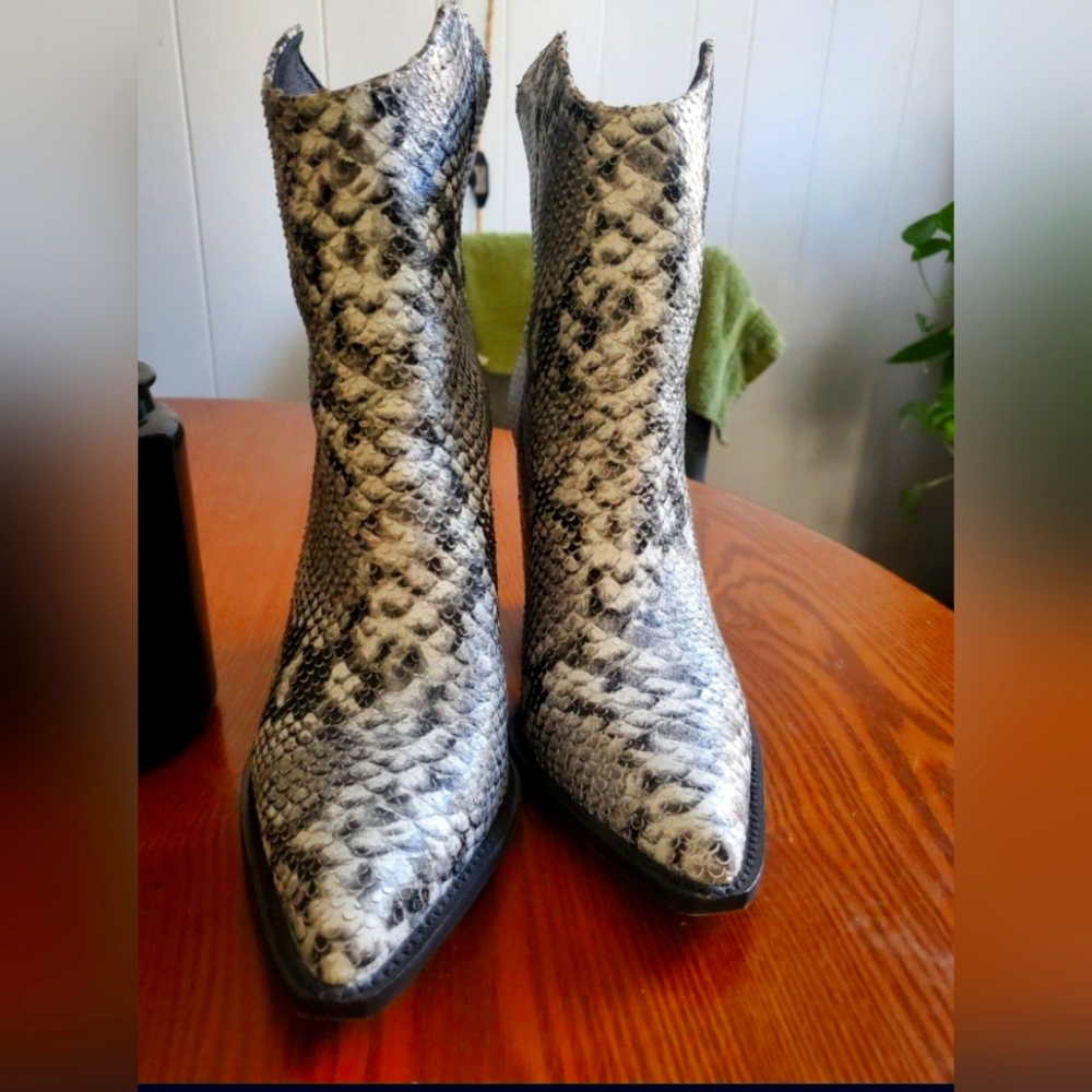 Size 6.5 Alias Mae Faux Snake Boots
